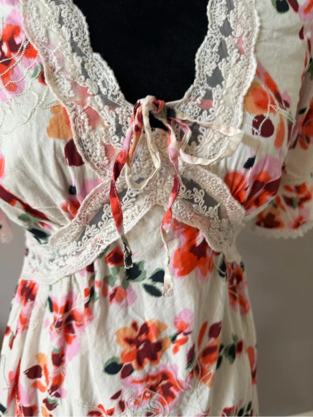 Sam Edelman Floral Lace-Trim Embroidered Midi Dress in Cream and Coral XSmall